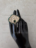 Load image into Gallery viewer, Kundan Ring with Emerald Green Beads
