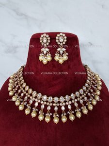 Premium gold plated Kundan choker necklace & earrings. Indian wedding jewelry. Pakistani jewelry.