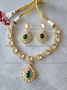 Premium gold plated Kundan choker necklace & earrings. Indian wedding jewelry. Pakistani jewelry.