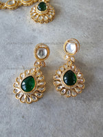 Load image into Gallery viewer, Miya Emerald Green Kundan Necklace Set
