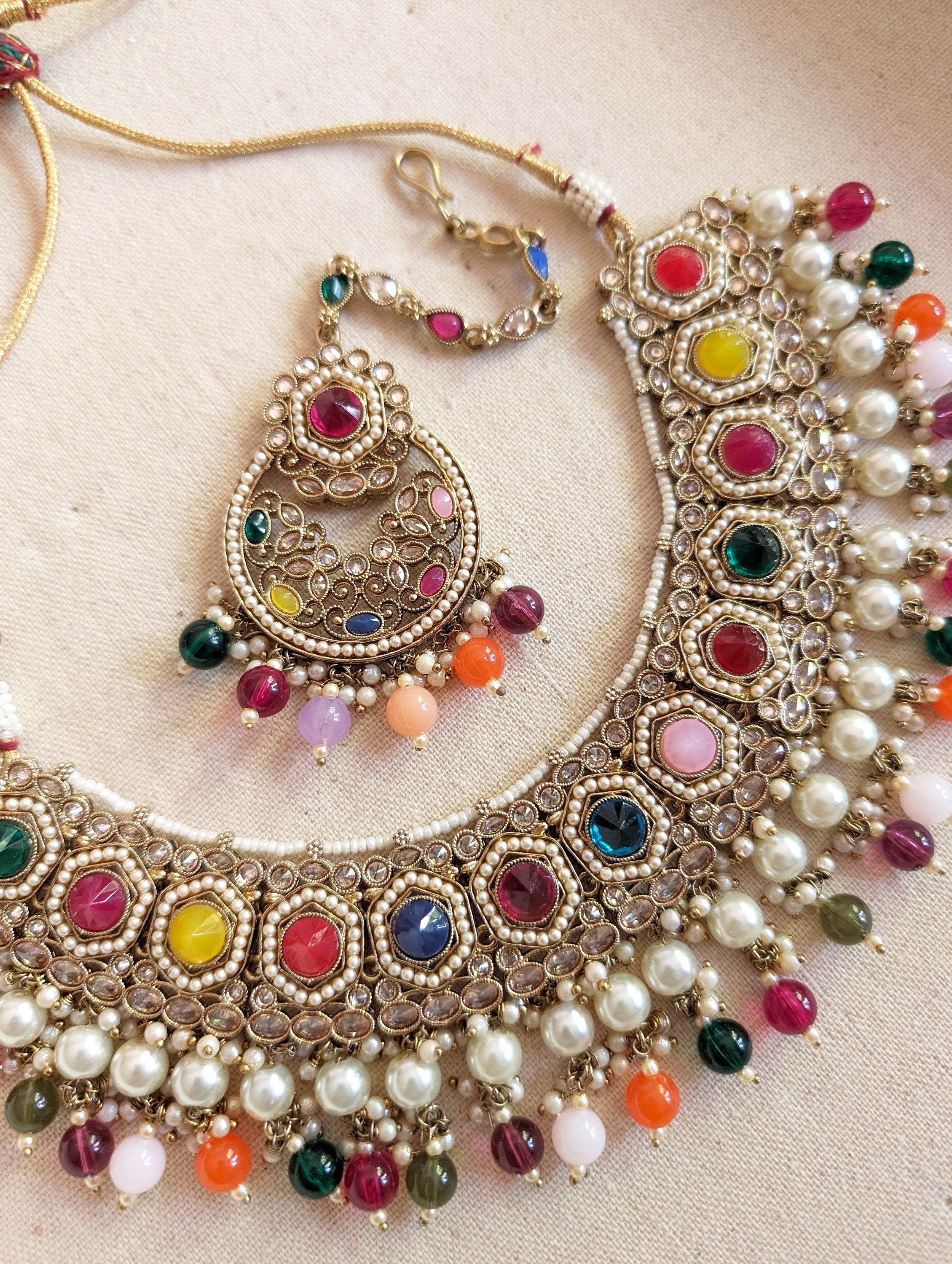 Gold necklace set with chandbali earrings and tikka. Polki choker necklace set. Indian wedding jewelry. Pakistani wedding jewelry. Bollywood necklace set. Punjabi jewelry set. Kundan necklace jhumka. Antique gold-plated necklace. Champagne stones.