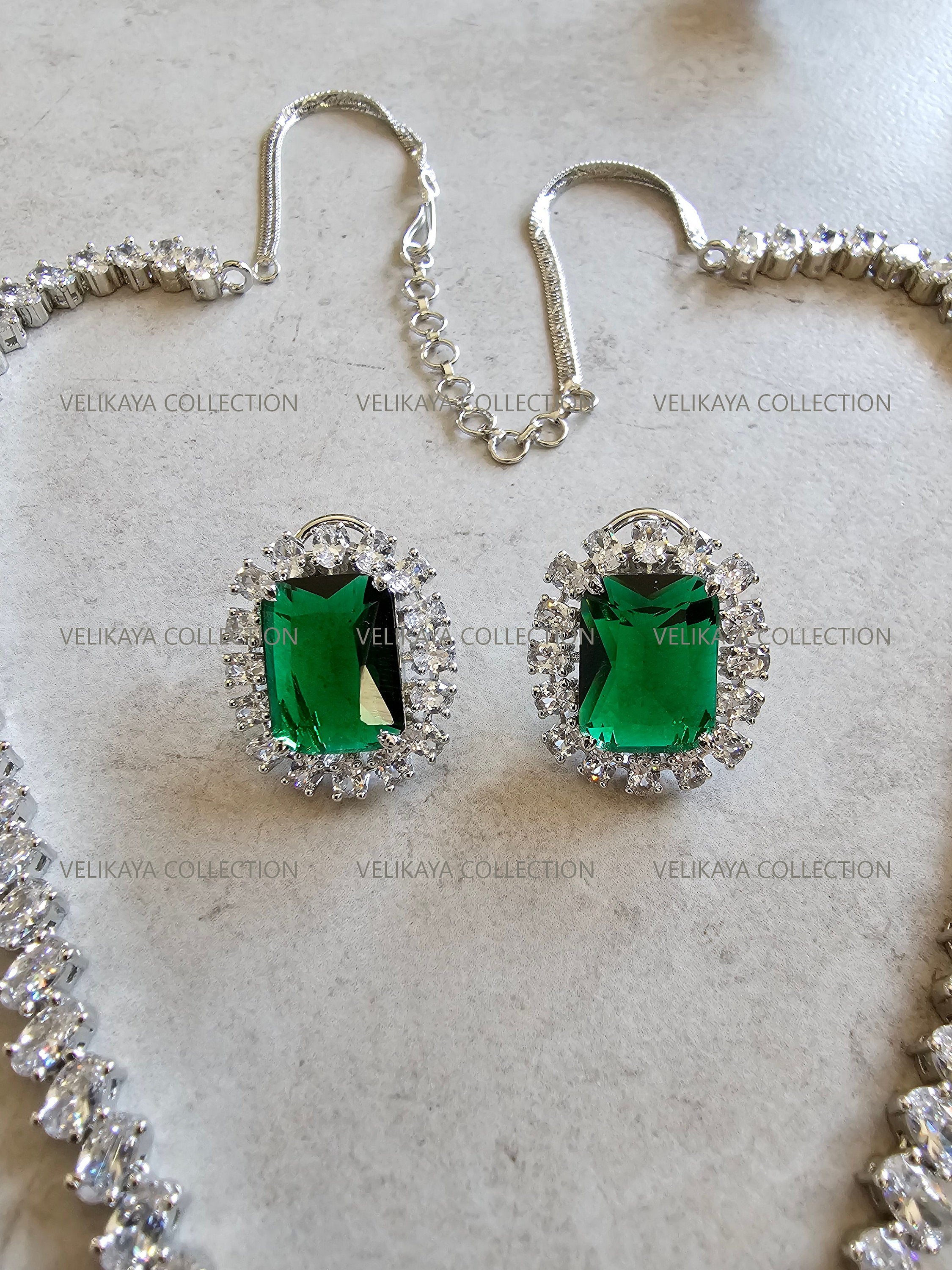 Inaya Green Pendant Necklace & Earrings