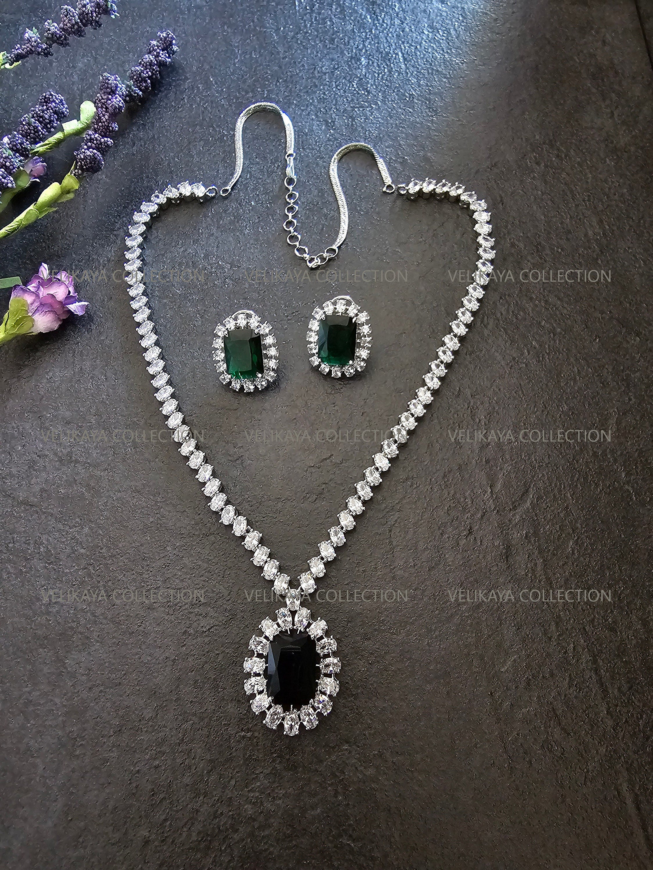 Inaya Green Pendant Necklace & Earrings