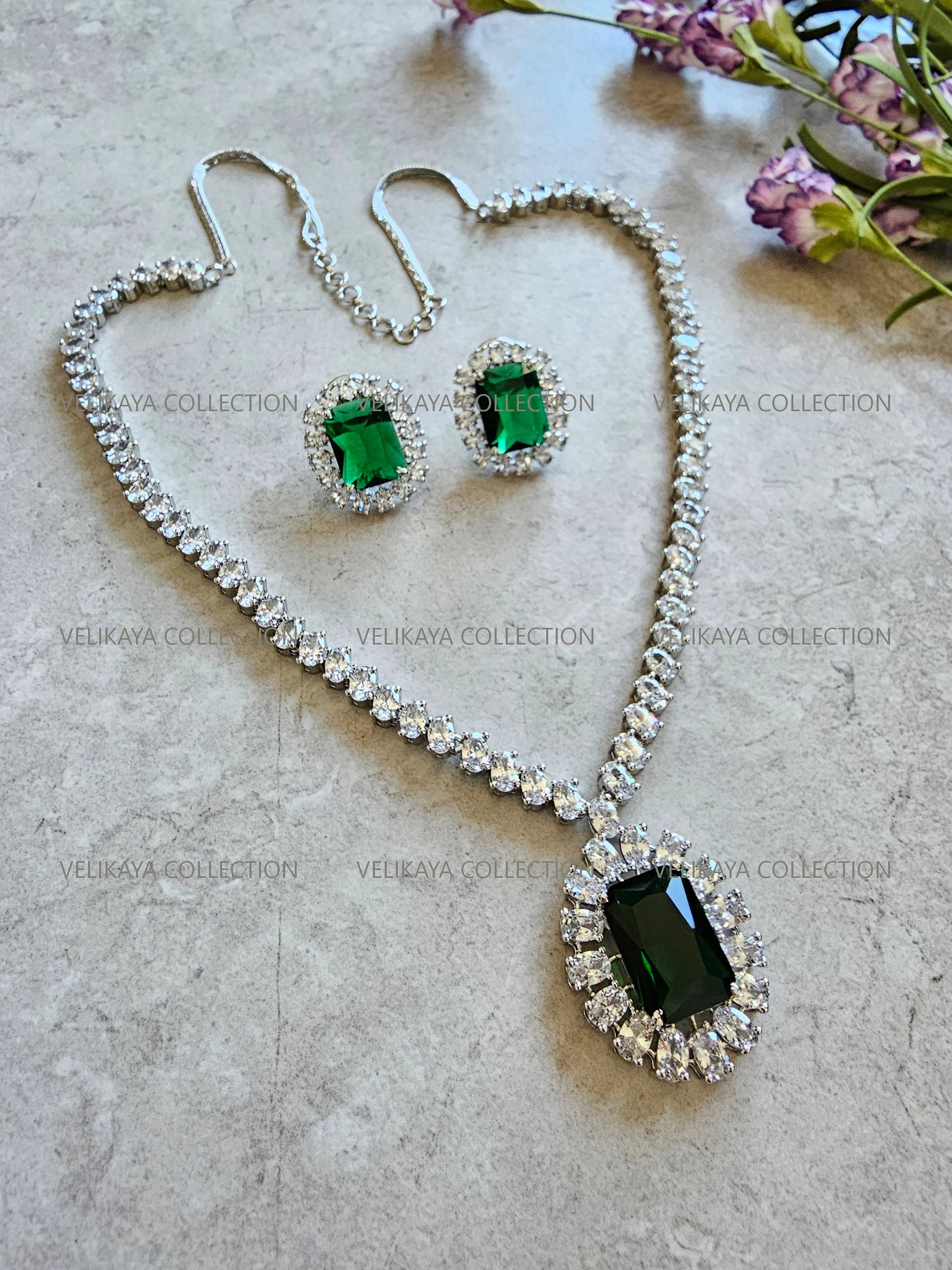 Inaya Green Pendant Necklace & Earrings