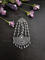 Load image into Gallery viewer, American diamond tikka. CZ pasa. Indian hair jewelry. Pakistani hair jewelry. Diamond hair accessory. Diamond hair jewelry. Silver tikka. Silver pasa. American Diamond Jhumar. Gold hair accessory. Indian wedding jewelry. Pakistani wedding jewelry. The best Indian and Pakistani online jewelry store near you
