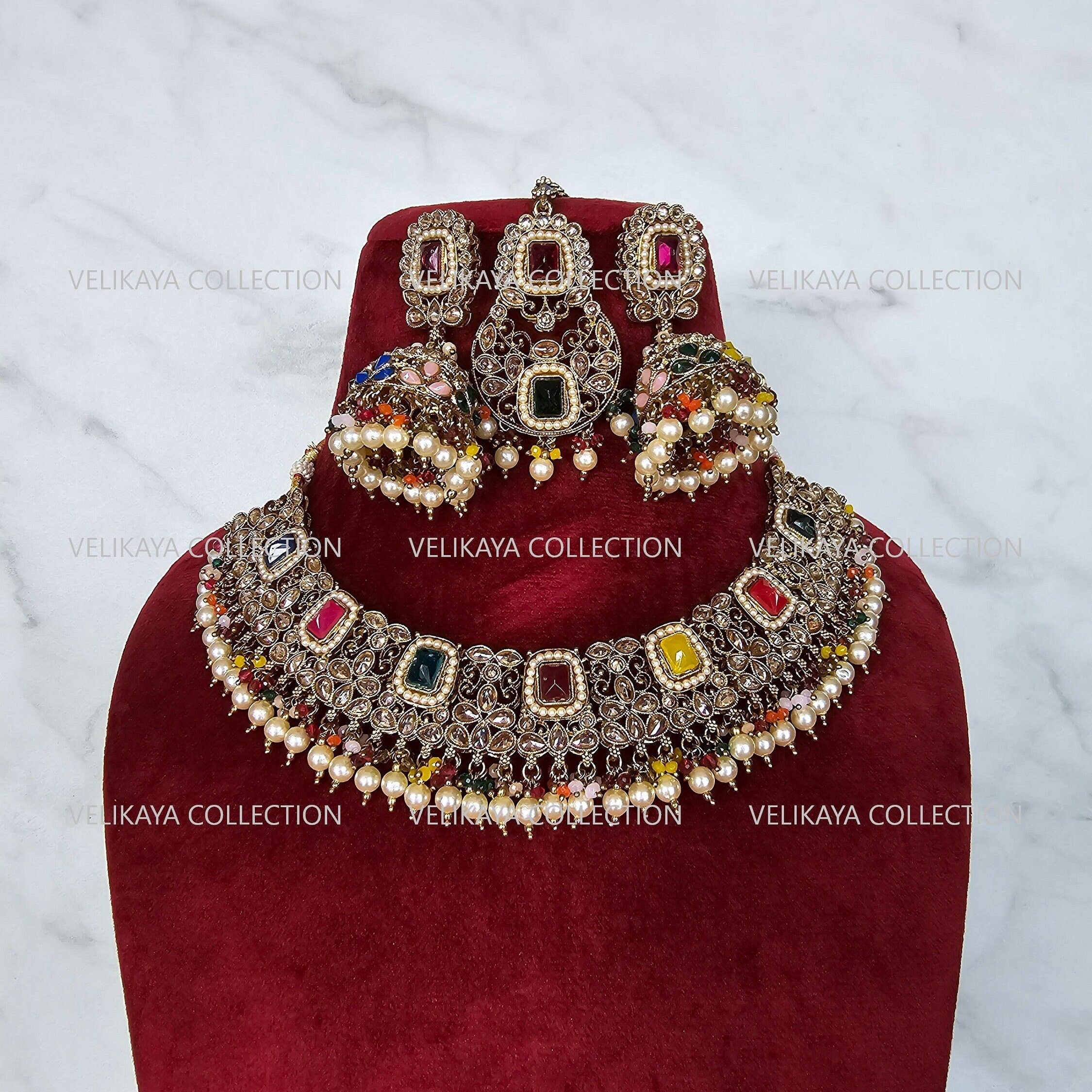 Gold necklace set with chandbali earrings and tikka. Polki choker necklace set. Indian wedding jewelry. Pakistani wedding jewelry. Bollywood necklace set. Punjabi jewelry set. Kundan necklace jhumka. Antique gold-plated necklace. Champagne stones.