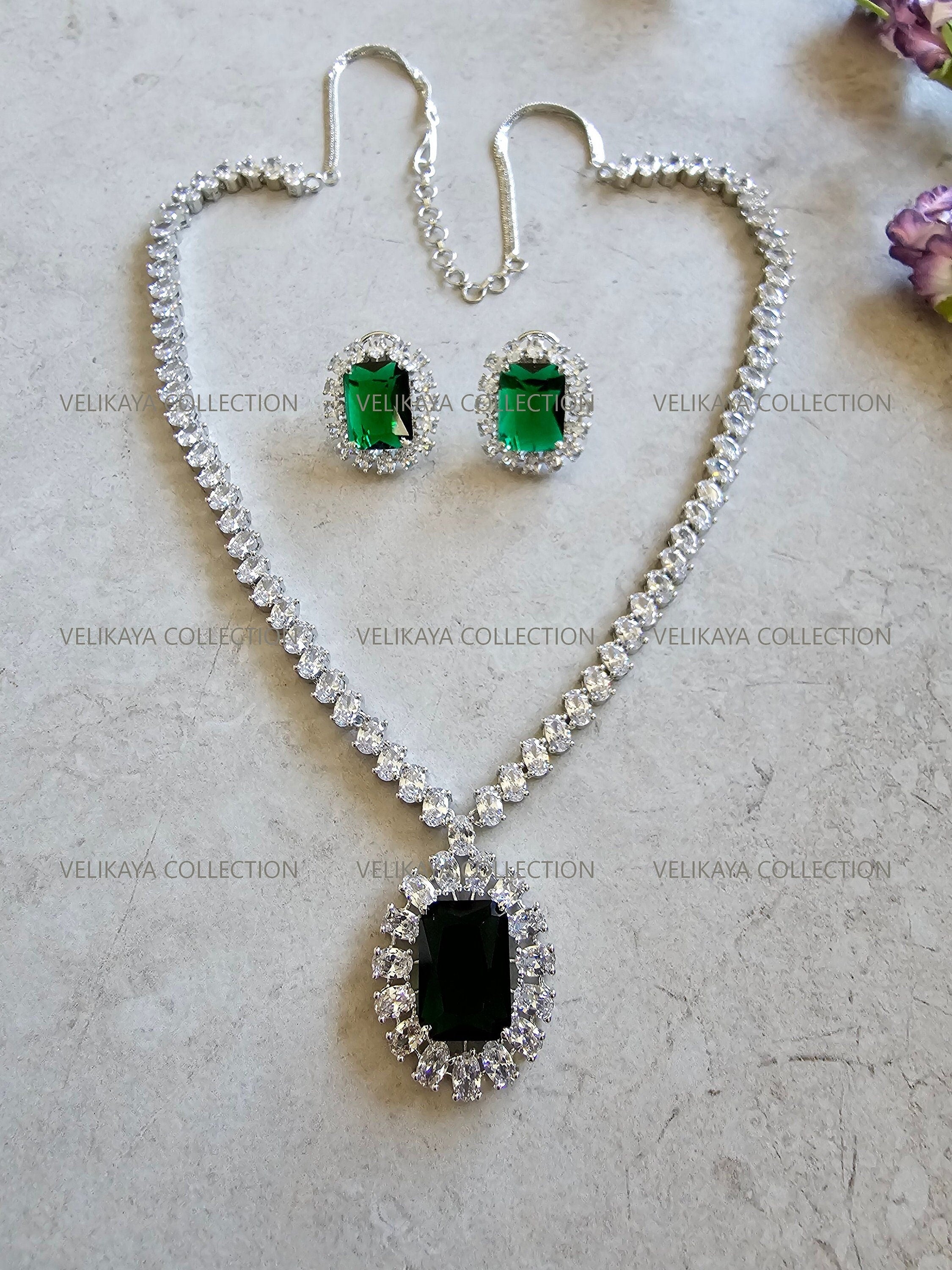 Inaya Green Pendant Necklace & Earrings