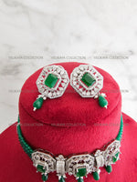 Load image into Gallery viewer, Emerald Victorian Choker Necklace Set
