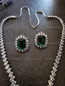 Inaya Green Pendant Necklace & Earrings