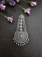 Load image into Gallery viewer, American diamond tikka. CZ pasa. Indian hair jewelry. Pakistani hair jewelry. Diamond hair accessory. Diamond hair jewelry. Silver tikka. Silver pasa. American Diamond Jhumar. Gold hair accessory. Indian wedding jewelry. Pakistani wedding jewelry. The best Indian and Pakistani online jewelry store near you
