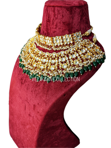 Pachi Kundan Choker Necklace with Jhumkas & Mathapatti