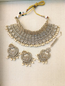 Gold necklace set with chandbali earrings and tikka. Polki choker necklace set. Indian wedding jewelry. Pakistani wedding jewelry. Bollywood necklace set. Punjabi jewelry set. Kundan necklace jhumka. Antique gold-plated necklace. Champagne stones.