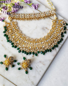 Pachi Kundan Choker Necklace with Jhumkas & Mathapatti