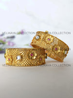 Load image into Gallery viewer, Gul Gold Plated Wedding Bracelet
